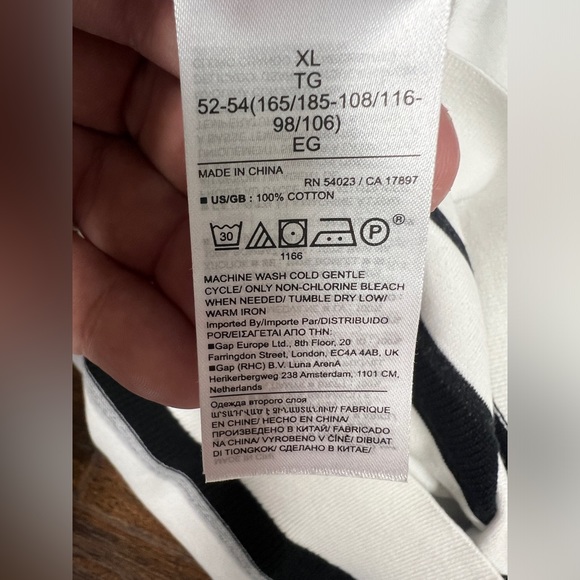 XL Banana Republic Knit V-Neck - Picture 4 of 4